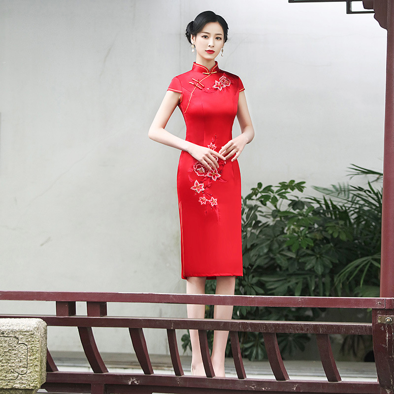 Imitation Acetic Acid Mid-length Embroidered Cheongsam New Red Bridal Dress Improved Chinese Style Toasting Dress Banquet Dress