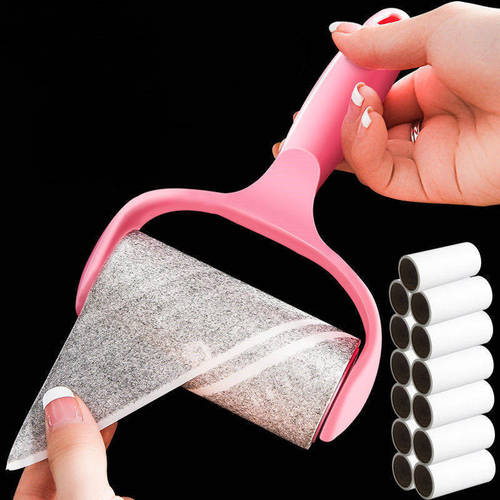 The lint-sticking roller is a tear-off sticky paper roller that absorbs sticky lint and removes sticky lint from sweaters and clothes.