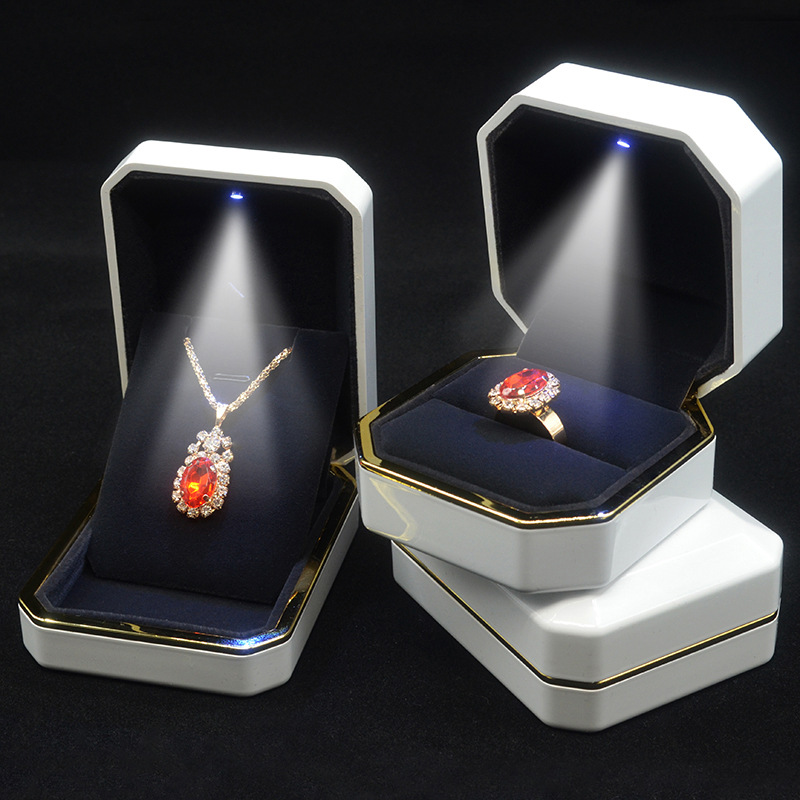 推荐八角金边蓝光LED 灯盒钻戒盒求婚吊坠戒指盒首饰珠宝手链盒子