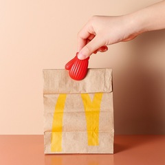 物疊生迷你手套造型食品夾廚房塑料密封夾零食封口夾一對裝跨境