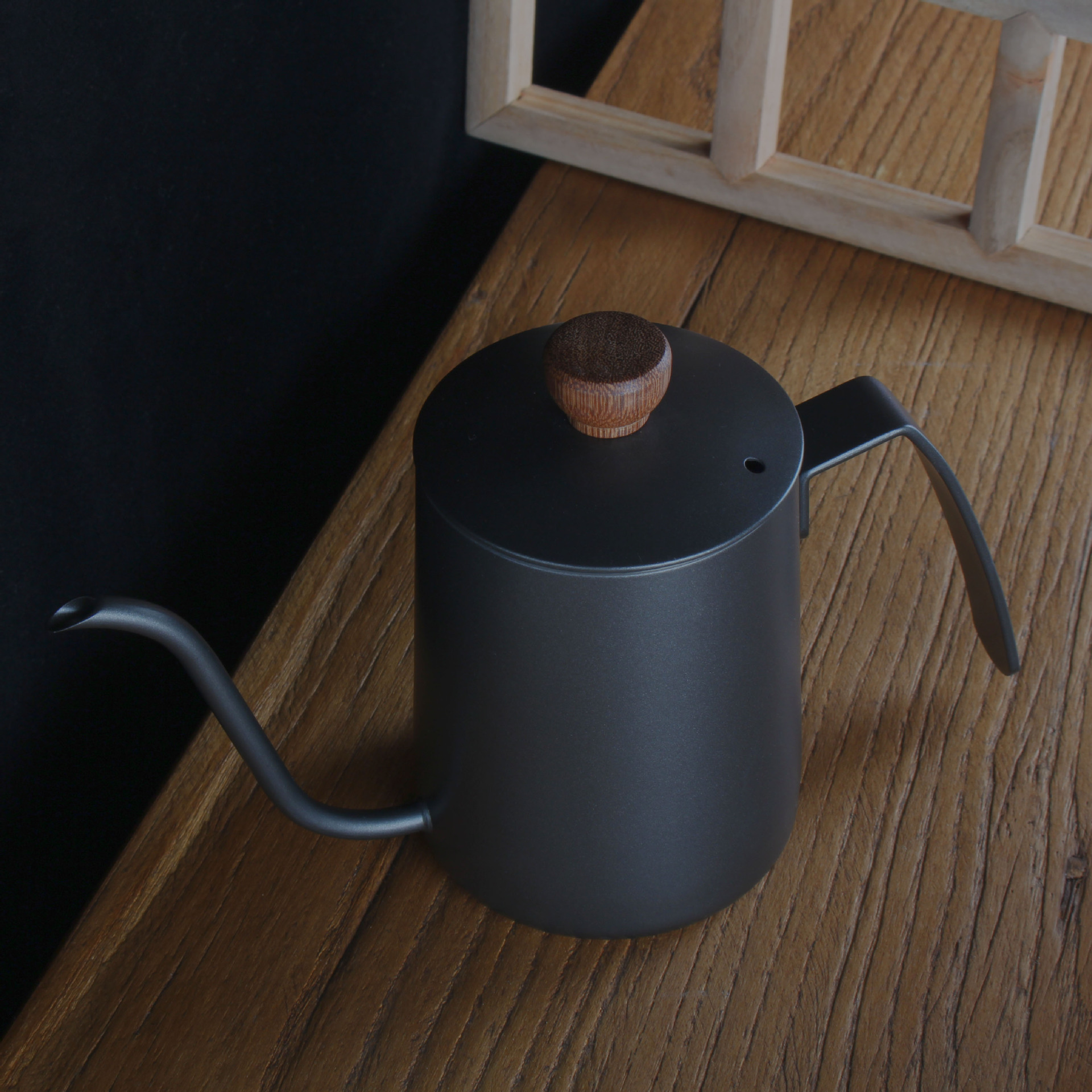 Acero inoxidable teflón mano olla con tapa hogar boca larga colgando oído goteo cafetera engrosada boca fina olla aparato