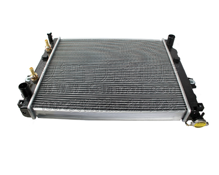 Tanque hidráulico de la carretilla elevadora adecuado para Komatsu FG30 - 16 / K25 accesorios de la carretilla elevadora 3EA - 04 - 41710 radiador