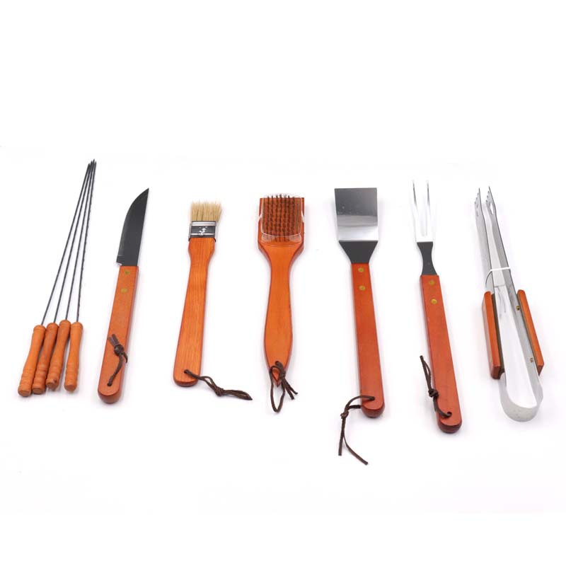 Fábrica al por mayor de acero inoxidable barbacoa mango de madera parrilla caja de plástico 18 piezas traje de barbacoa al aire libre barbacoa herramienta Accesorios