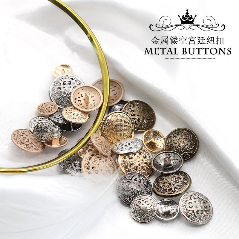 Spot wholesale exquisite palace wind hollow metal buttons women's suit buckle sweater buckle decorative accessories
