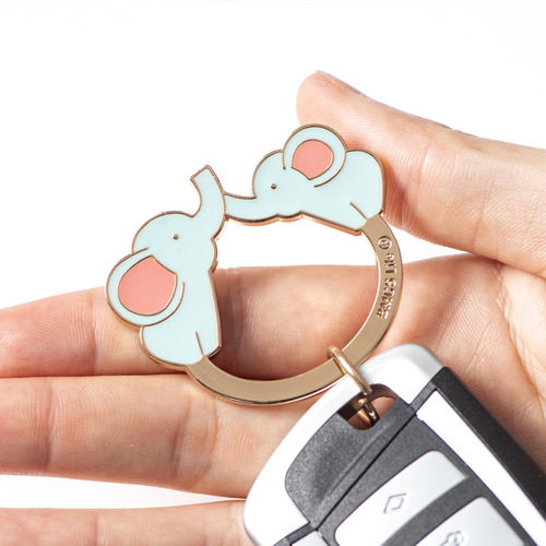 Bamenchongshe sample ninth generation KISS Daisy alloy car keychain bag hanging jewelry creative small gift