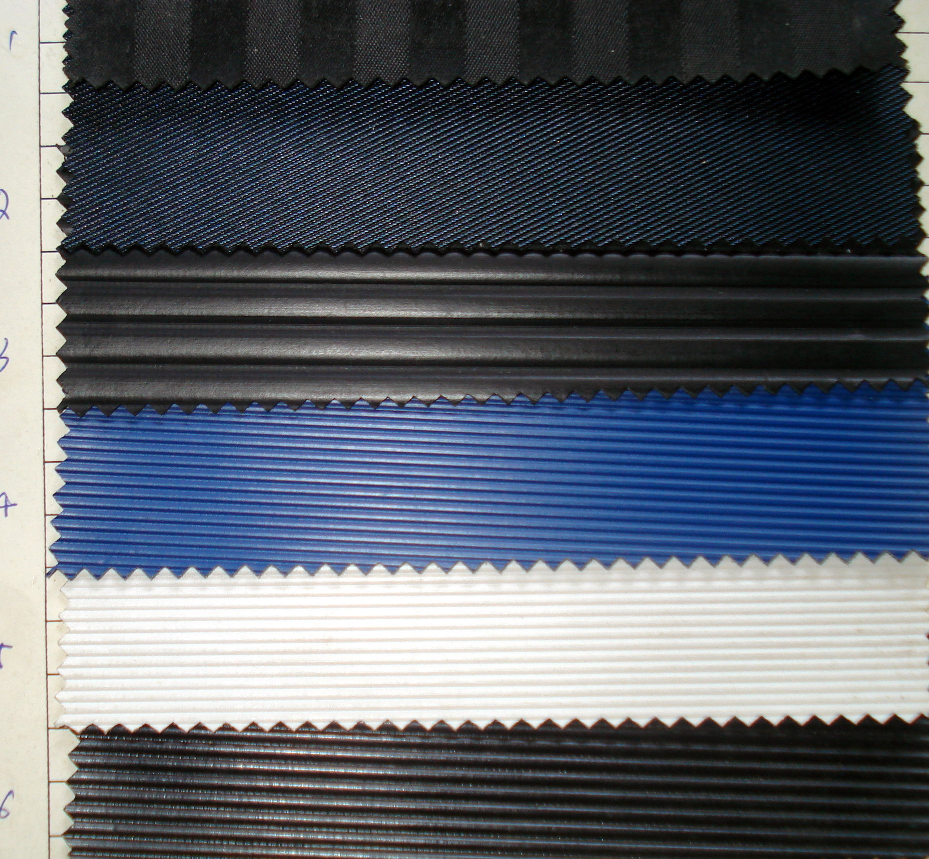 PVC皮革 针织布底条纹皮革  无底布条纹皮革 箱包皮革 文具类皮革