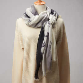 内蒙古厂家直销现货批发羊毛围巾梭织80支手绘山水画女士时尚披肩