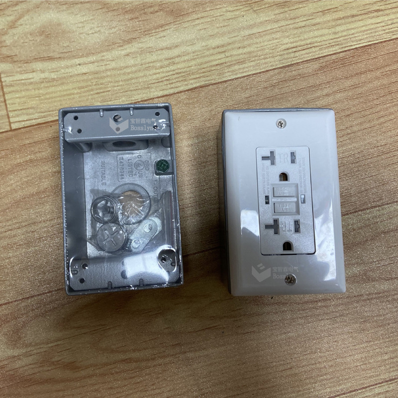 供应美式墙壁插座带明装金属底盒  电子设备漏电保护插座 现货