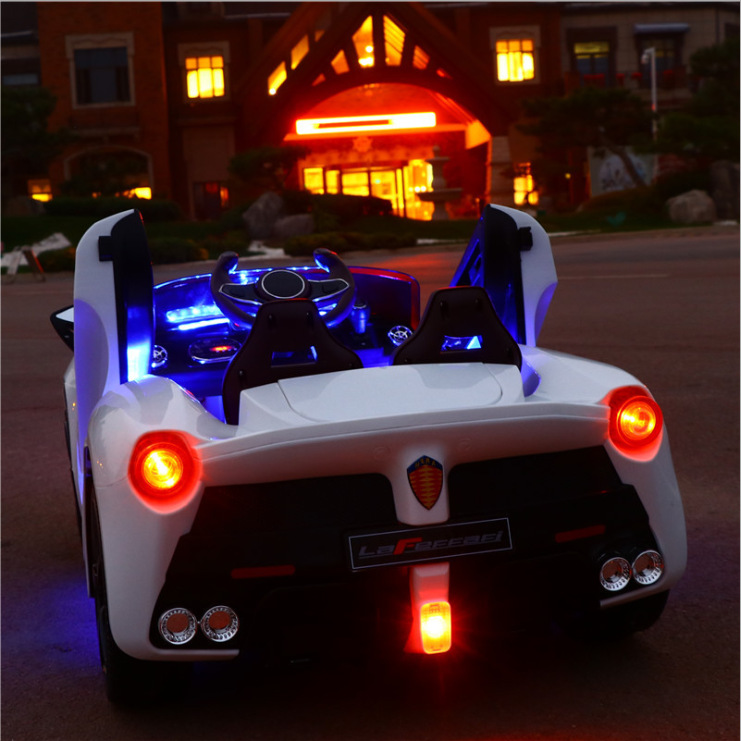 Coche eléctrico para niños coche de control remoto de cuatro ruedas mecedora cochecito de 4 ruedas coche de juguete para niños coche deportivo de carga