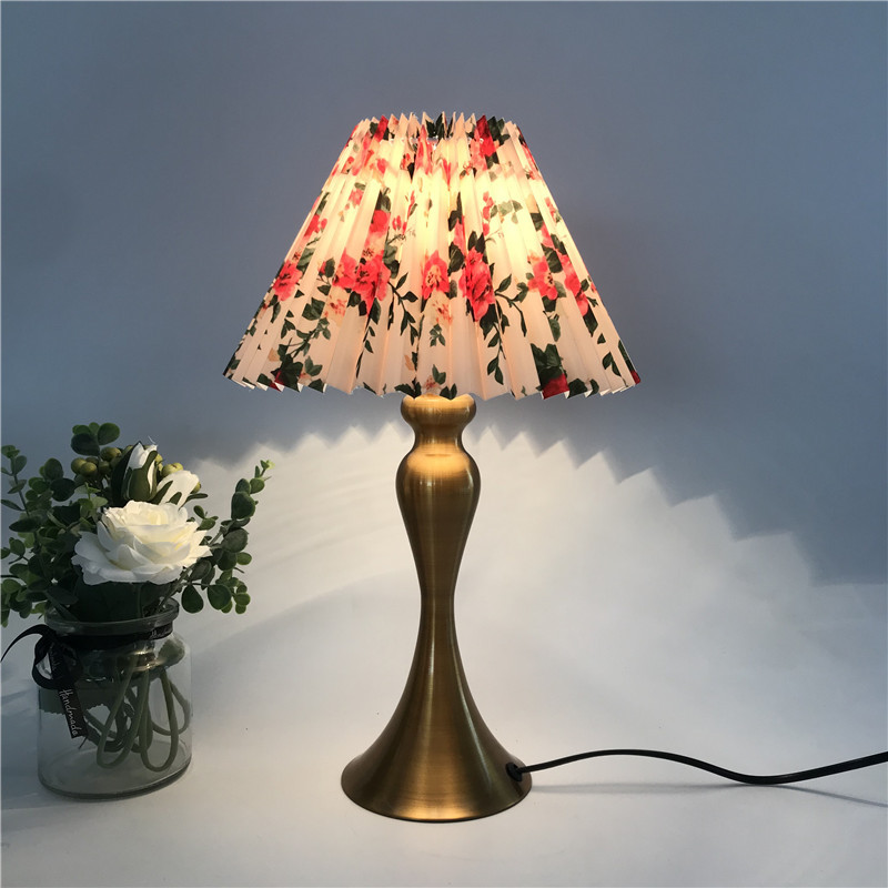 [Xianfan] transfronteriza de ahorro de volumen de la vendimia de mediados de-antiguo impreso plisado lámpara de mesa de sombra KD plegable Lámpara decorativa