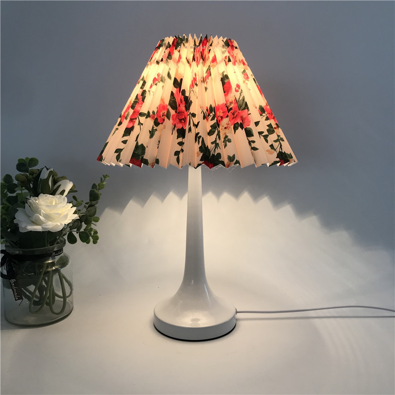 [Xianfan] transfronteriza de ahorro de volumen de la vendimia de mediados de-antiguo impreso plisado lámpara de mesa de sombra KD plegable Lámpara decorativa