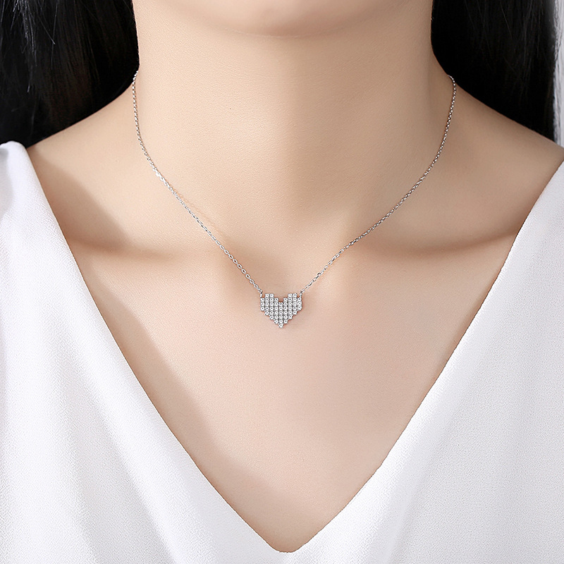 En línea de la celebridad de Singapur lleno de diamantes precioso collar de plata de ley 925 colgante nicho simple diseño en forma de corazón clavícula cadena femenina
