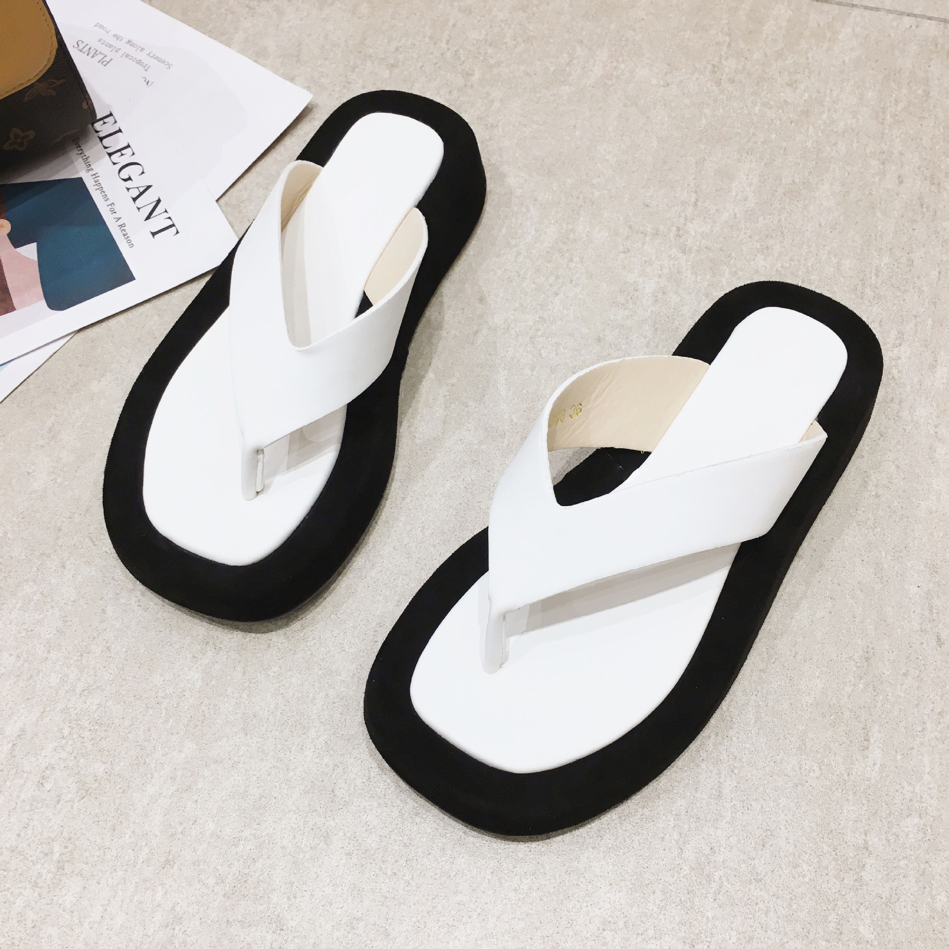 2021 verano nuevas sandalias Chanclas de Mujer Sandalias de mujer ropa exterior zapatos de playa planos fábrica