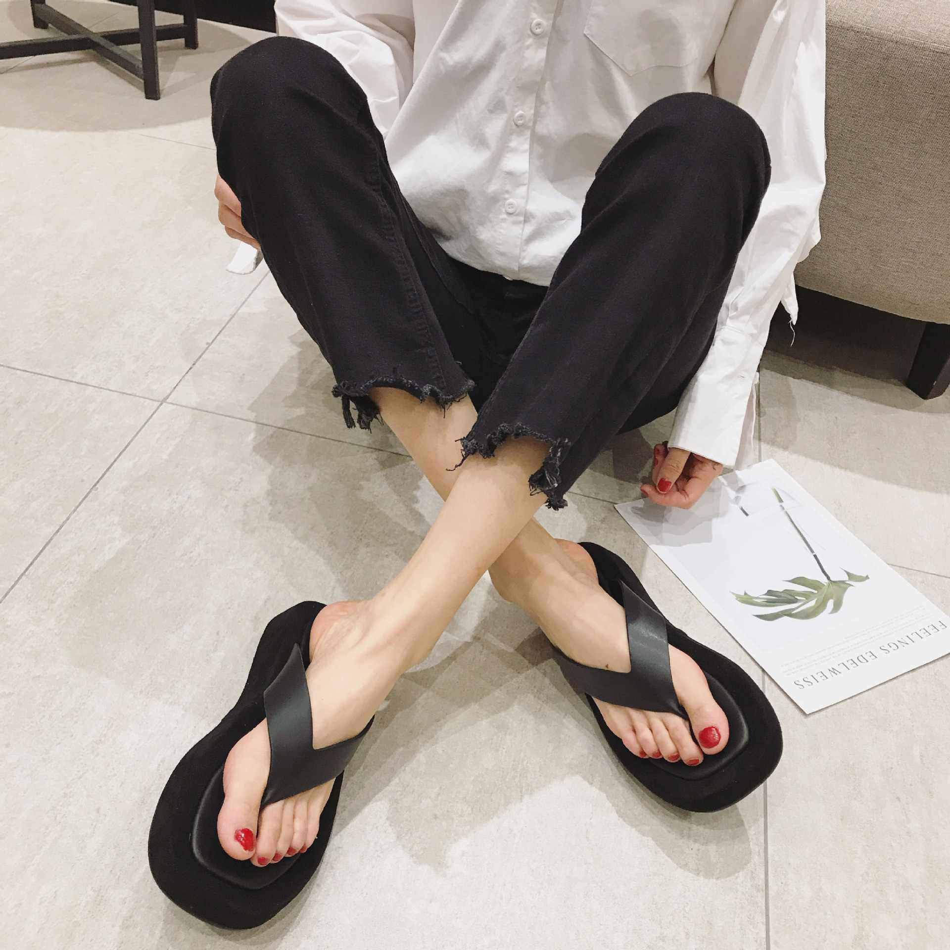 Sandalias de Playa Planas para Mujer, Estilo Verano 2025, Chanclas con Suela Gruesa, Fabricante de Calzado