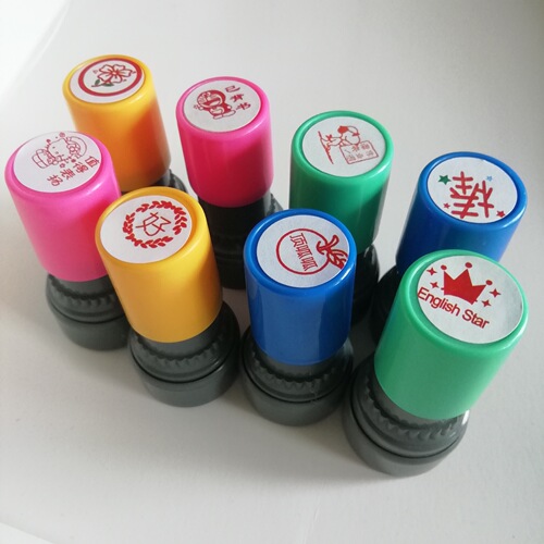 Teachers use photosensitive children's cartoon small seals to encourage and reward seals, student stationery, comments, teacher praises