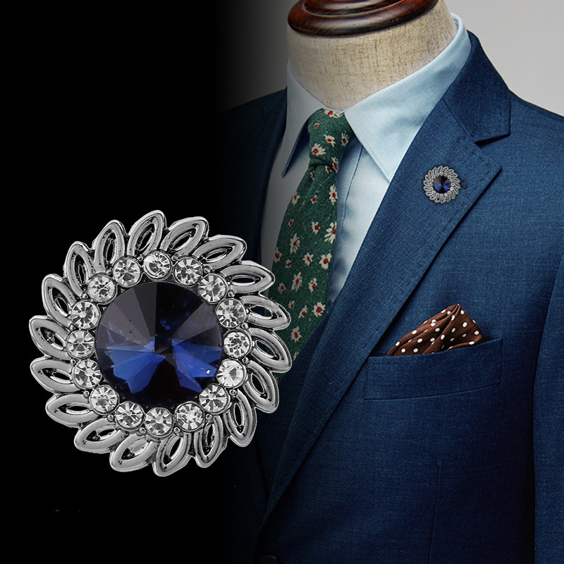 Korean Versatile Retro Palace Hollow-out Diamond-studded High-end Crystal Fashion Brooch Men's Corsage Women's Shirt Collar Flower