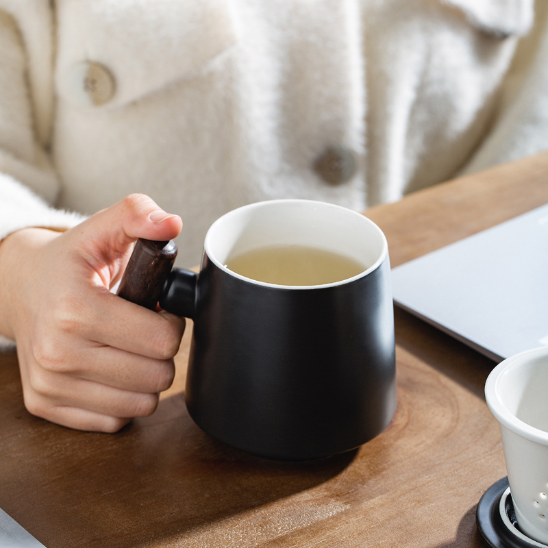Taza de cerámica con mango de madera con cubierta de té, taza de té de flores, taza de agua, caja de regalo, bolsa, conjunto de grabado