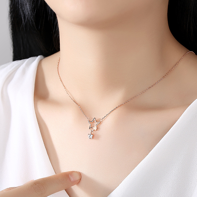 Celebridad en línea Singapur S925 Sterling Silver Star collar de lujo de luz incrustada en diamantes estrella de cinco puntas nicho estrella simple cadena de clavícula femenina