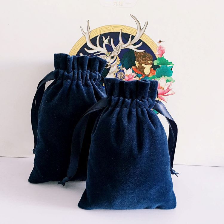 Suministro directo de fábrica Cisne franela bolsa de terciopelo bolsa de cordón joyería bolsa de terciopelo bolsa de almacenamiento de terciopelo