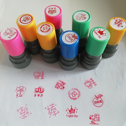 Teachers use photosensitive children's cartoon small seals to encourage and reward seals, student stationery, comments, teacher praises