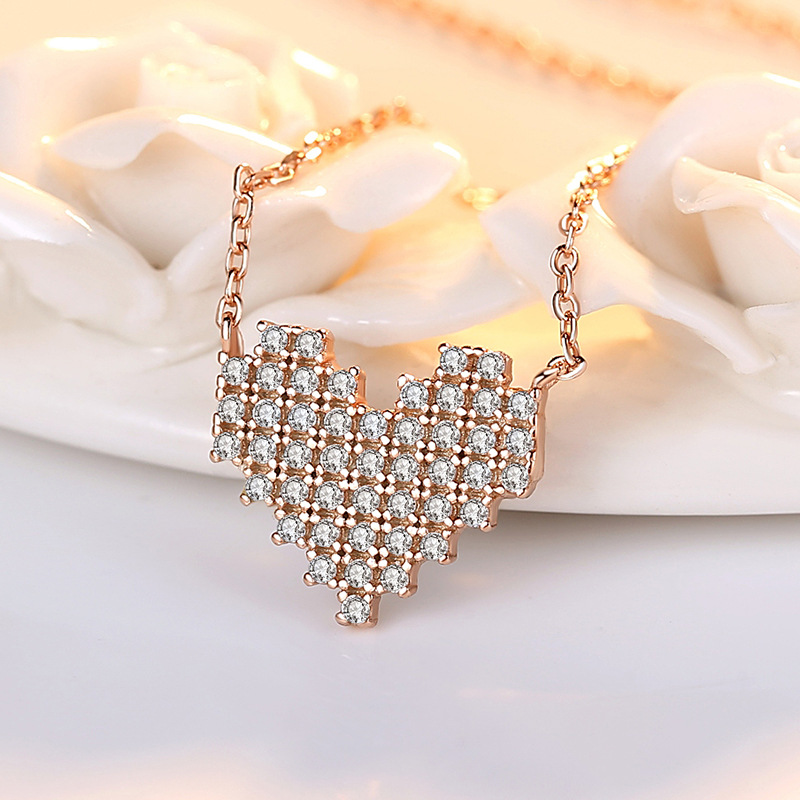 En línea de la celebridad de Singapur lleno de diamantes precioso collar de plata de ley 925 colgante nicho simple diseño en forma de corazón clavícula cadena femenina