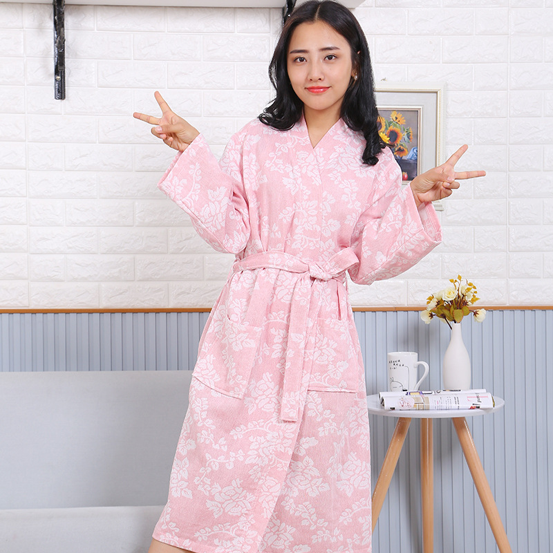 Bathrobe Made of 100% Cotton with Two Layers of Gauze, Women's Sleepwear, Absorbent and Quick-Drying Bathrobe, Factory Promotion, Vintage Design, Can Be Worn Outside Bathrobe Made of 100% Cotton with Two Layers of Gauze, Women's Sleepwear, Absorbent and Quick-Drying Bathrobe, Factory Promotion, Vintage Design, Can Be Worn Outside