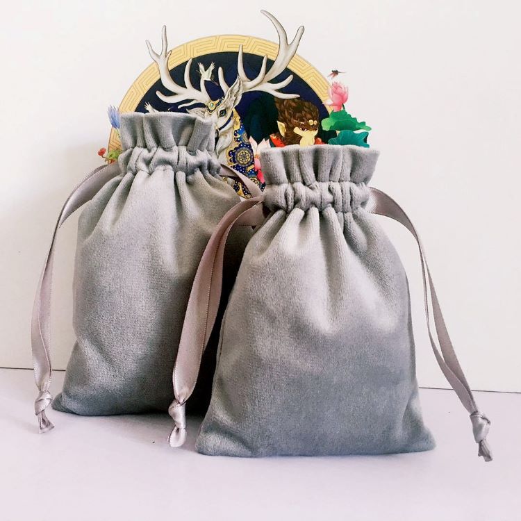 Suministro directo de fábrica Cisne franela bolsa de terciopelo bolsa de cordón joyería bolsa de terciopelo bolsa de almacenamiento de terciopelo