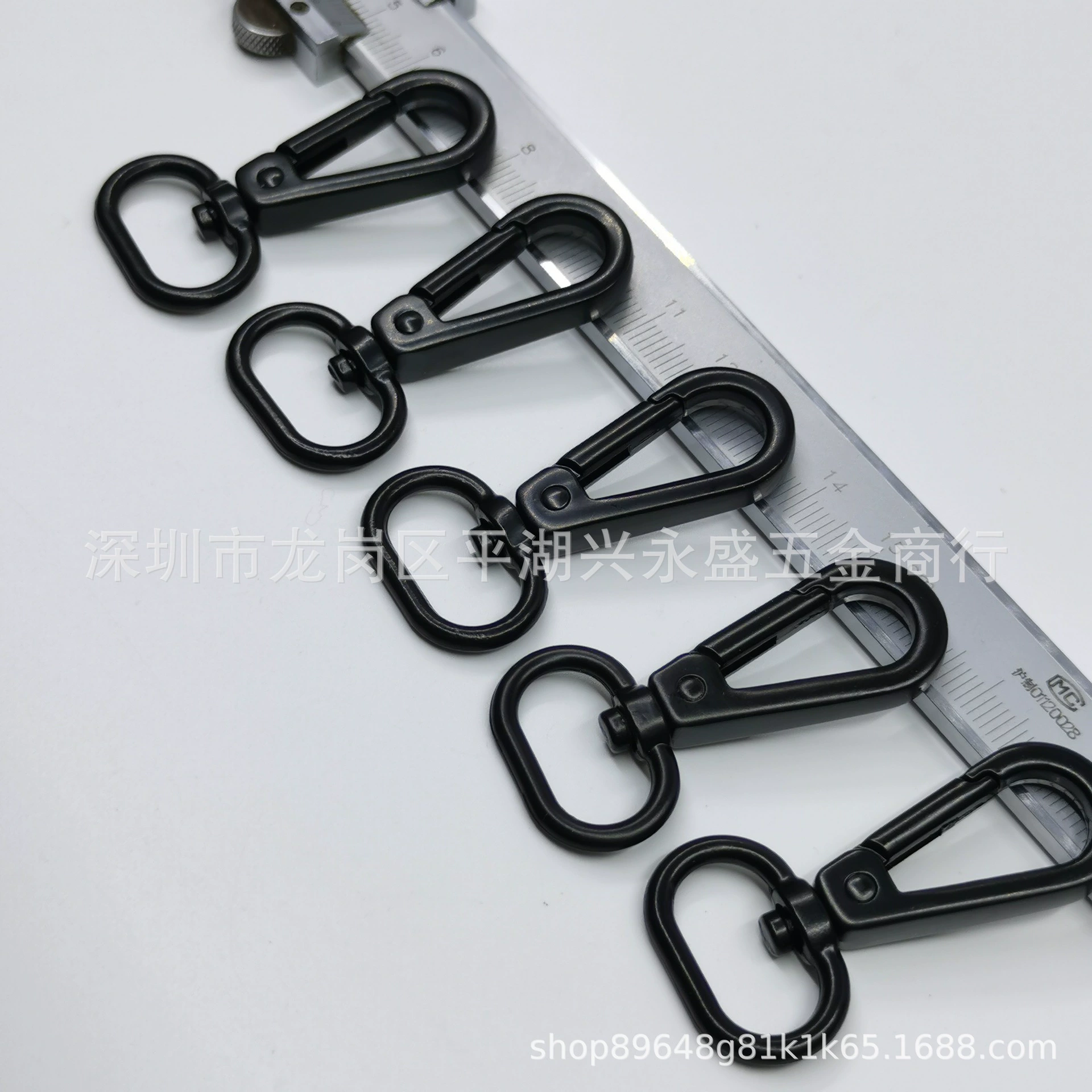 В наличии Производители оптовые Аппаратные аксессуары цинковый сплав крючок пряжка багаж собака пряжка высокого класса багаж плечевой ремень аксессуары