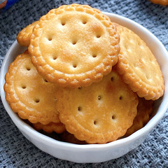 Fujino Ichimura Japanese round biscuits 248g bag sea salt tough salty Internet celebrity snacks 24 bags in a box