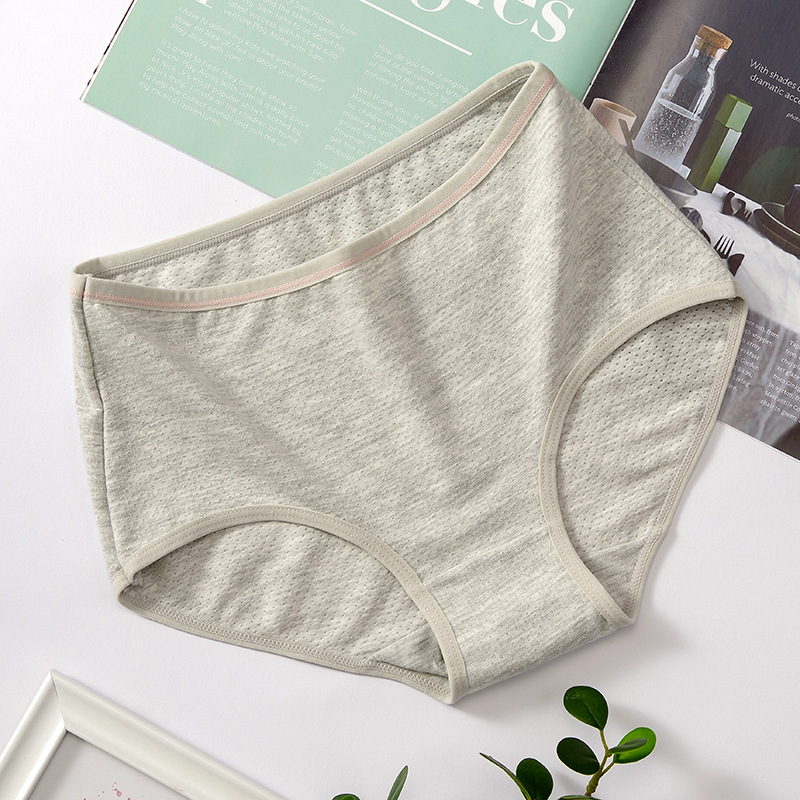 Ropa interior de niña japonesa simple color sólido ropa interior de algodón transpirable calzoncillos de algodón de cintura media para mujer al por mayor