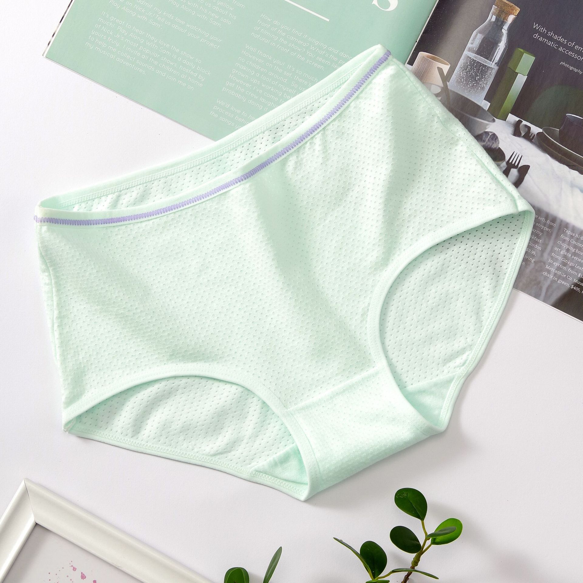 Ropa interior de niña japonesa simple color sólido ropa interior de algodón transpirable calzoncillos de algodón de cintura media para mujer al por mayor