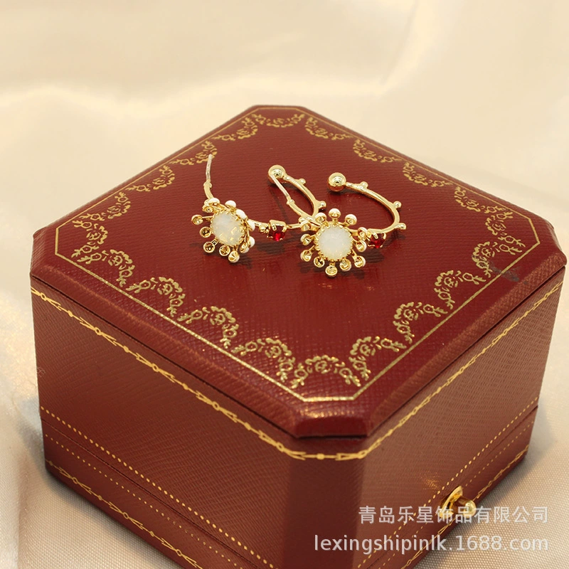 Women's brand fashionable earrings, light luxury style, flowered