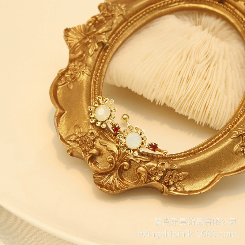 Women's brand fashionable earrings, light luxury style, flowered