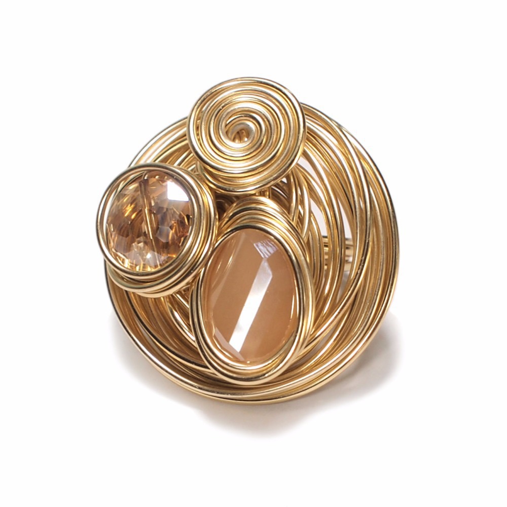 Fashionable retro ring with stone