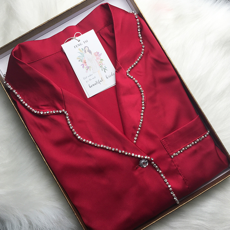 새로운 Zhangziyi 같은 스타일 실크 새틴 가정 옷 세트 여자의 긴 스티커 다이아몬드 화이트 레드 아이스 실크 잠옷 봄과 여름