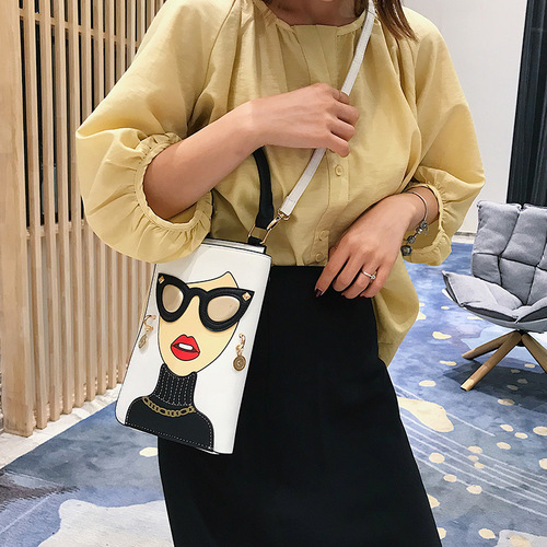 Small bag for women  new Korean style fashion cartoon beauty mobile phone bag trendy personality single shoulder portable crossbody bag