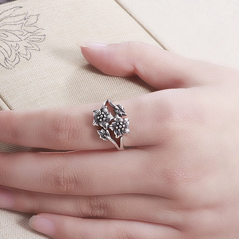 Ladies Retro Alloy Gorgeous Flower Leaf Ring Engagement Wedding Party Ring Manufacturer Wholesale