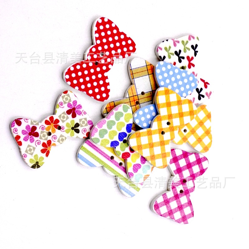 Botón de madera con impresión en color sobre fondo blanco Botón de madera Botón de madera mixto multicolor Botón de hoja de madera 50/paquete