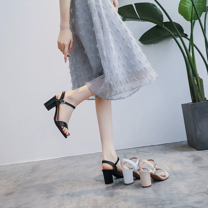 Universal summer sandals with a strap, Korean style