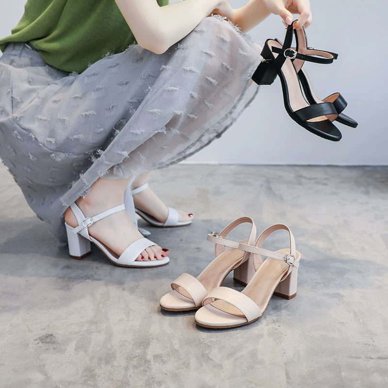 Universal summer sandals with a strap, Korean style