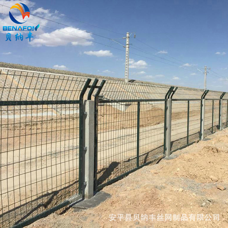 8001铁路护栏网 高速铁路桥下框架护栏网 8002铁道框网坚固