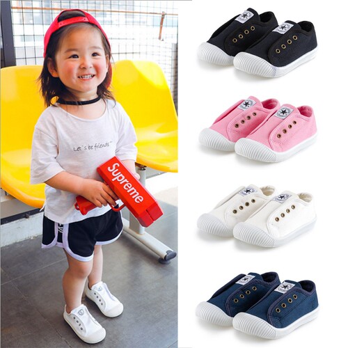Children's canvas shoes, white sneakers, Korean style casual soft soles, magic sticker for girls and boys, one-pull indoor shoes for kindergarten