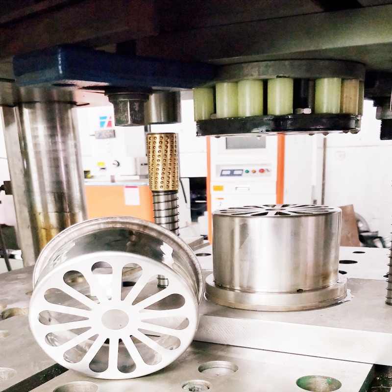 五金冲压模具厂哪家好骏虎为你专属加工电机壳磨具冲压件拉伸模具