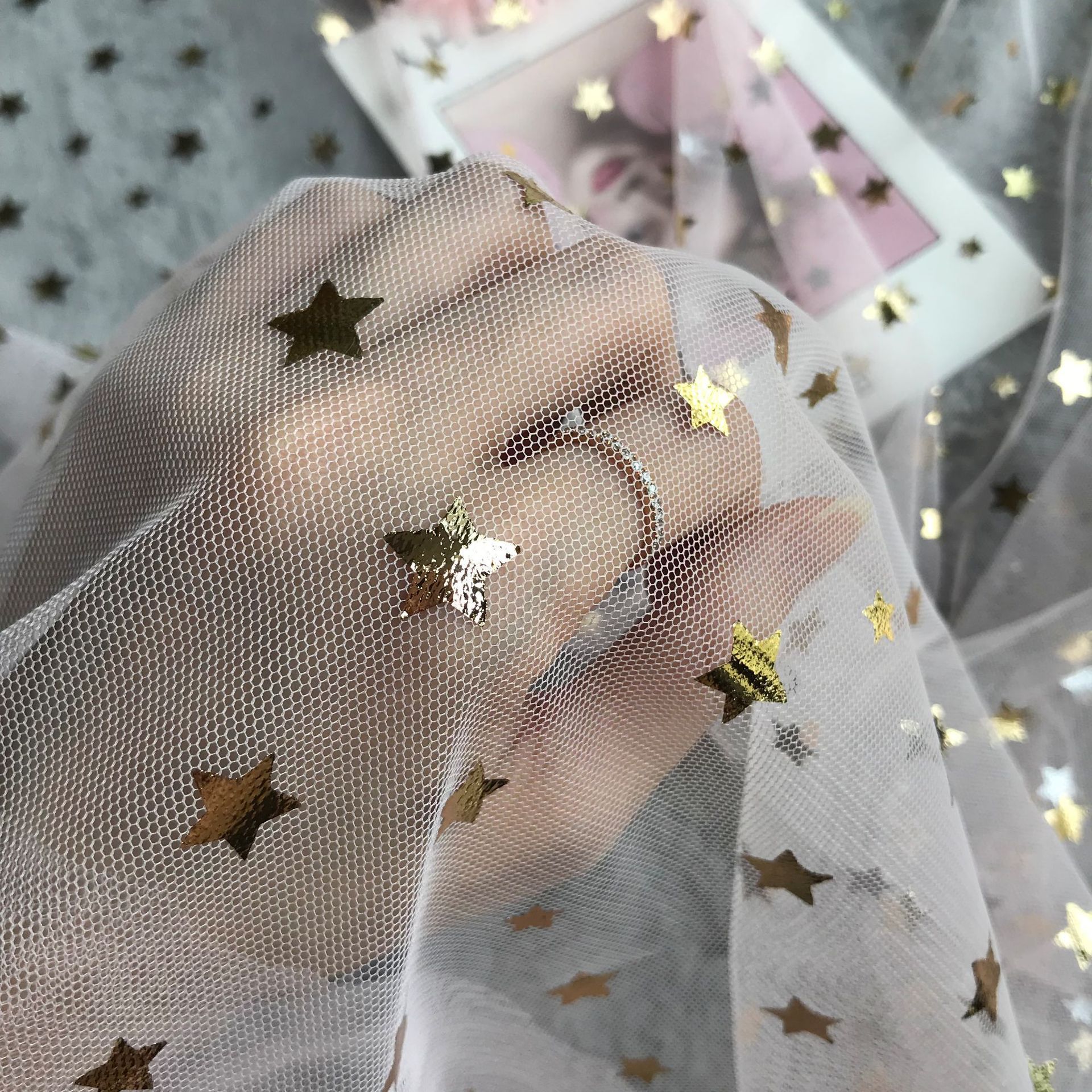 Malla hexagonal post-procesamiento dorado plata caliente tamaño estrella malla Golden Star tela gasa falda Han tela de la ropa de los niños