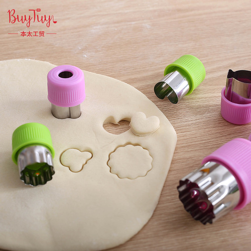 Cartoon food supplement stainless steel vegetable and fruit cutting hand guard butterfly noodle flower cutter cartoon baking biscuit printing mold