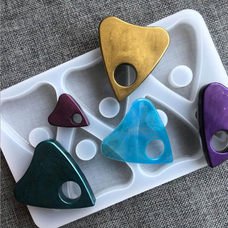 Small and small love hearts with holes hanging labels and silicone…