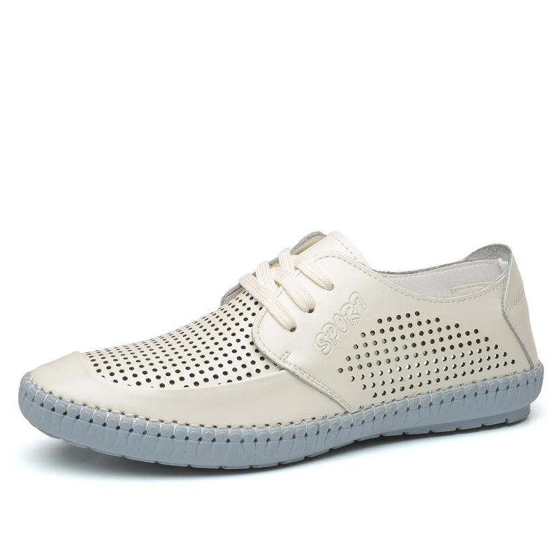 Las sandalias de los hombres del verano del cuero genuino respirables ocasionales del agujero ahuecan hacia fuera los zapatos de los hombres superficiales suaves inferiores suaves del papá blanco de mediana edad