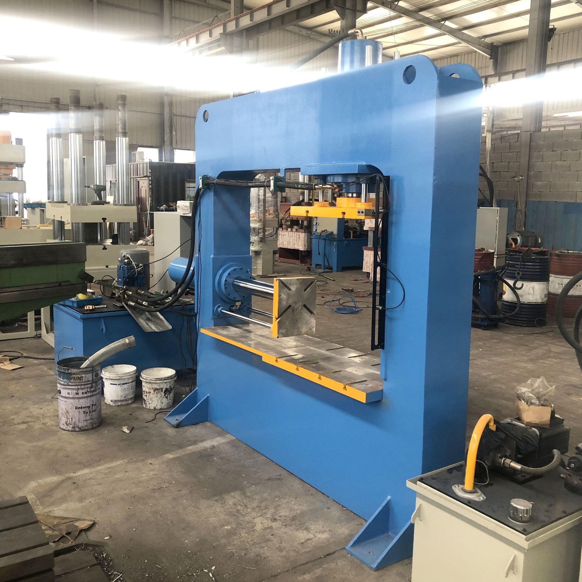 自主设计200吨框式龙门液压机厂家  钢板折弯60吨门式压力机