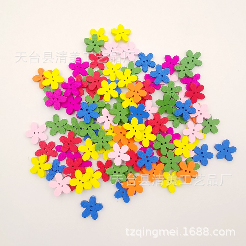 15/20mm madera colorido Plum Blossom botones en stock colorido europeo y americano pequeño Plum Blossom 50100/200 piezas un paquete