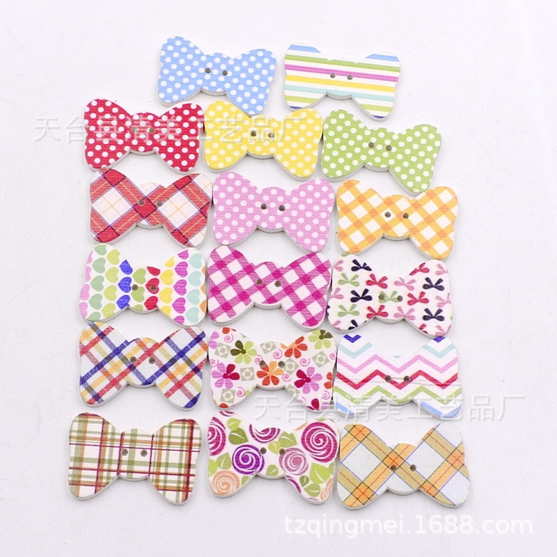 Botón de madera con impresión en color sobre fondo blanco Botón de madera Botón de madera mixto multicolor Botón de hoja de madera 50/paquete